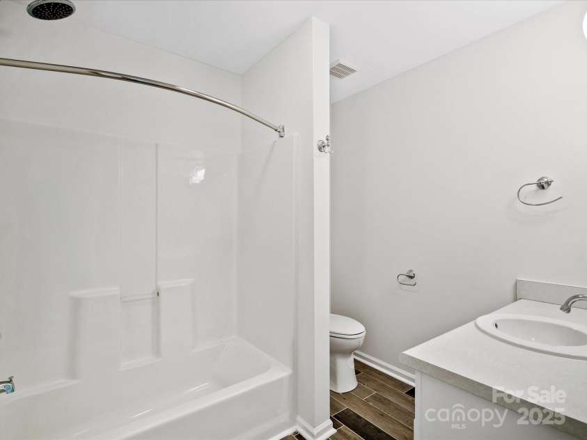 6647 Vlosi Drive, Charlotte, NC 28226.  MLS# CAR4249804, YatesRealty ID 10197. 