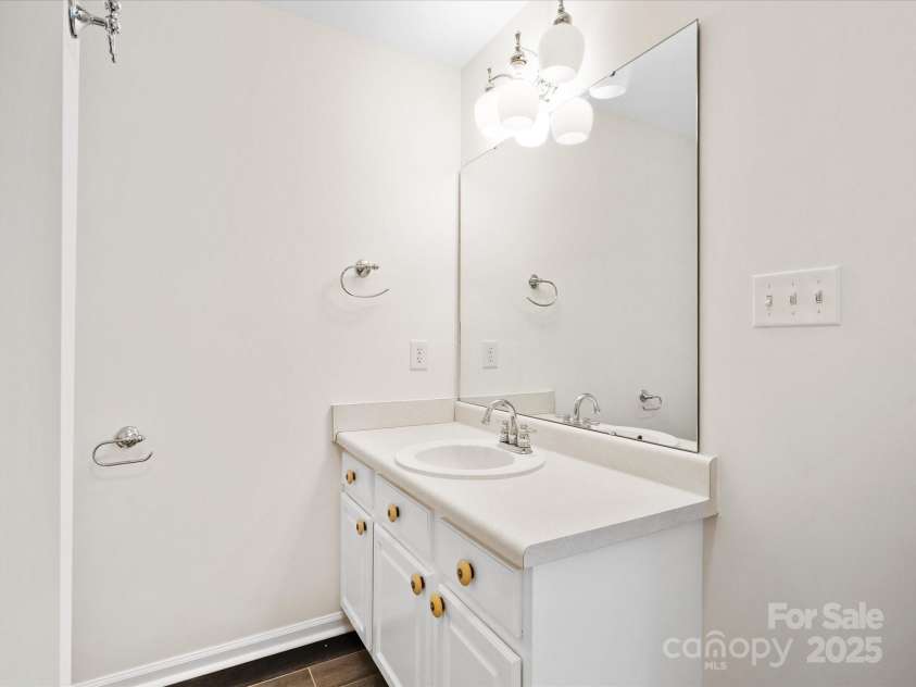 6647 Vlosi Drive, Charlotte, NC 28226.  MLS# CAR4249804, YatesRealty ID 10197. 