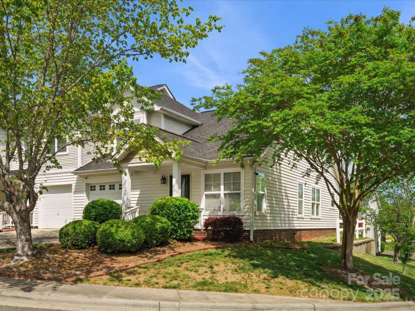 6647 Vlosi Drive, Charlotte, NC 28226.  MLS# CAR4249804, YatesRealty ID 10197. 