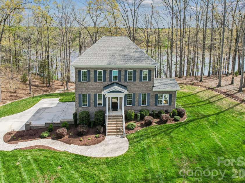 902 Bridgewater Drive, Monroe, NC 28112.  MLS# CAR4361236, YatesRealty ID 10198. Welcome Home!