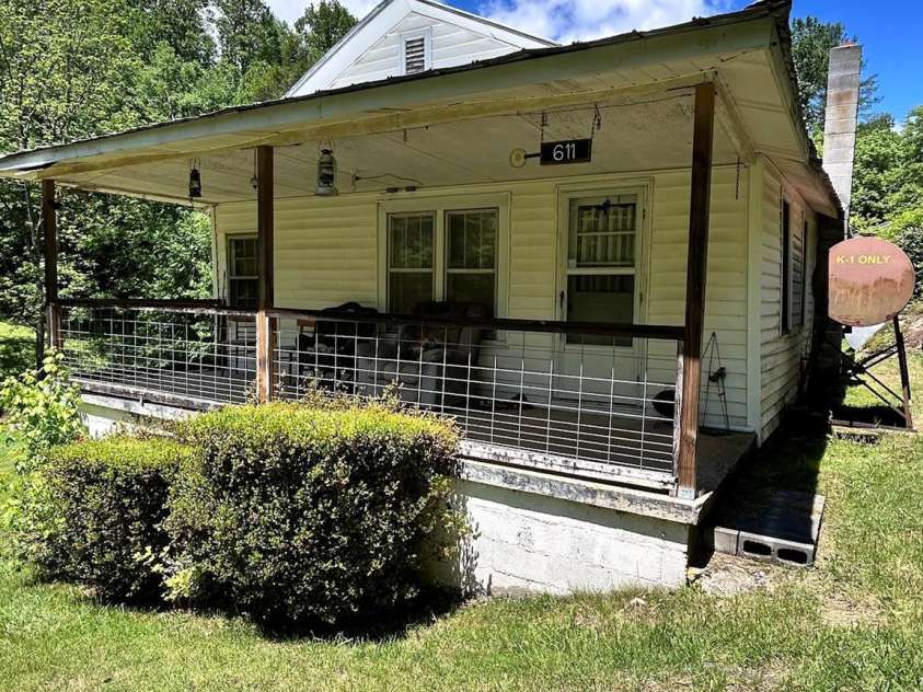 611 Johnson Hollow Road, Bakersville, NC 28705.  MLS# CAR4262666, YatesRealty ID 102. 