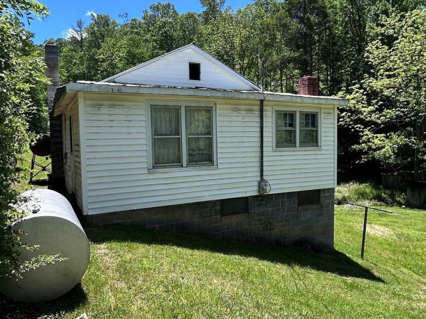 611 Johnson Hollow Road, Bakersville, NC 28705.  MLS# CAR4262666, YatesRealty ID 102. 