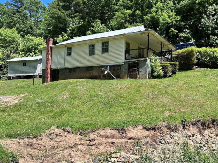 611 Johnson Hollow Road, Bakersville, NC 28705.  MLS# CAR4262666, YatesRealty ID 102. 