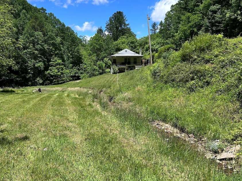 611 Johnson Hollow Road, Bakersville, NC 28705.  MLS# CAR4262666, YatesRealty ID 102. 