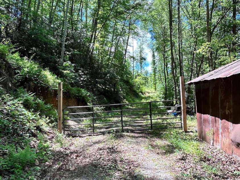 611 Johnson Hollow Road, Bakersville, NC 28705.  MLS# CAR4262666, YatesRealty ID 102. 