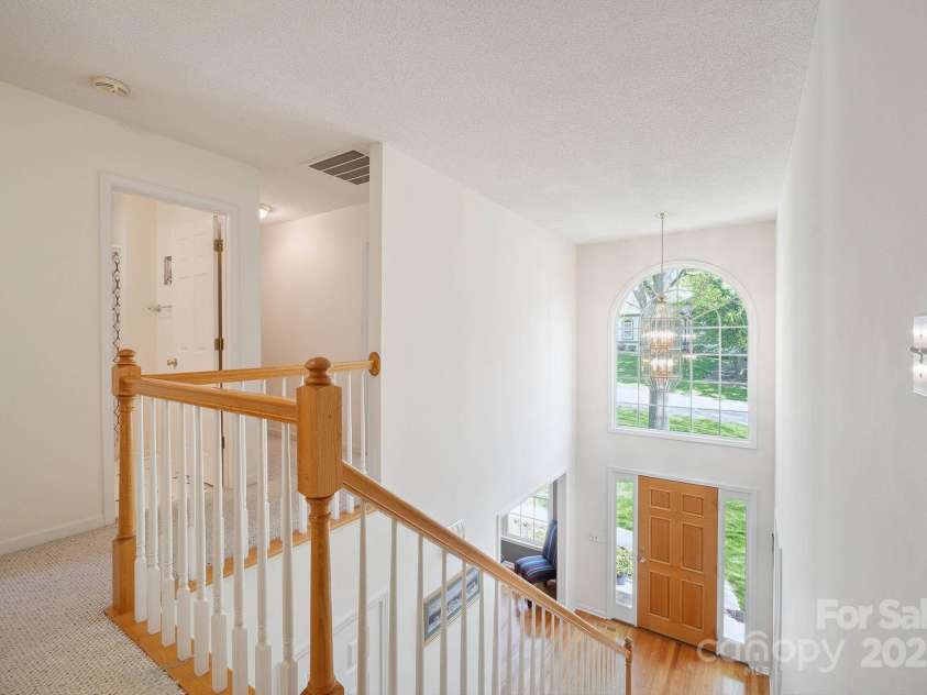 210 35th Avenue, Hickory, NC 28601.  MLS# CAR4245350, YatesRealty ID 10200. 