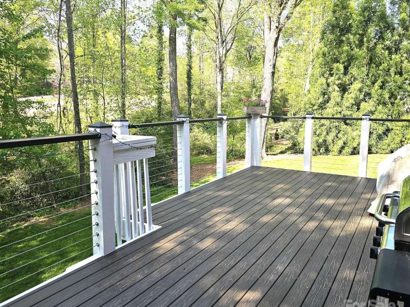 210 35th Avenue, Hickory, NC 28601.  MLS# CAR4245350, YatesRealty ID 10200. 