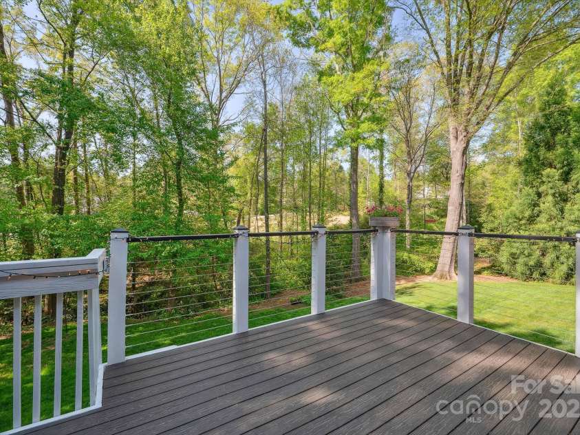 210 35th Avenue, Hickory, NC 28601.  MLS# CAR4245350, YatesRealty ID 10200. 