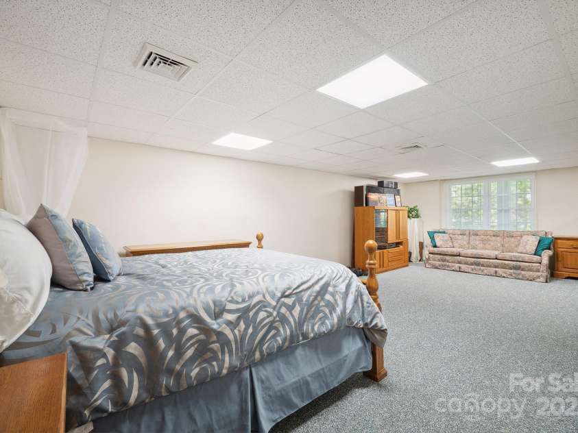 210 35th Avenue, Hickory, NC 28601.  MLS# CAR4245350, YatesRealty ID 10200. Heated/Cooled Rec Room/Den