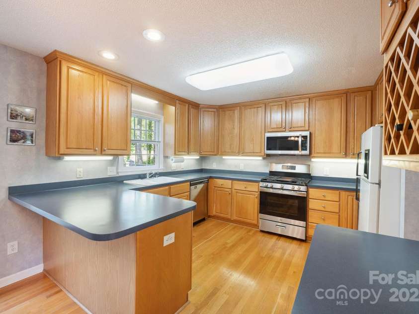 210 35th Avenue, Hickory, NC 28601.  MLS# CAR4245350, YatesRealty ID 10200. Kitchen