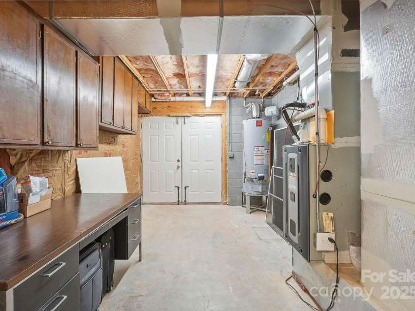 210 35th Avenue, Hickory, NC 28601.  MLS# CAR4245350, YatesRealty ID 10200. Workshop/Utility Room
