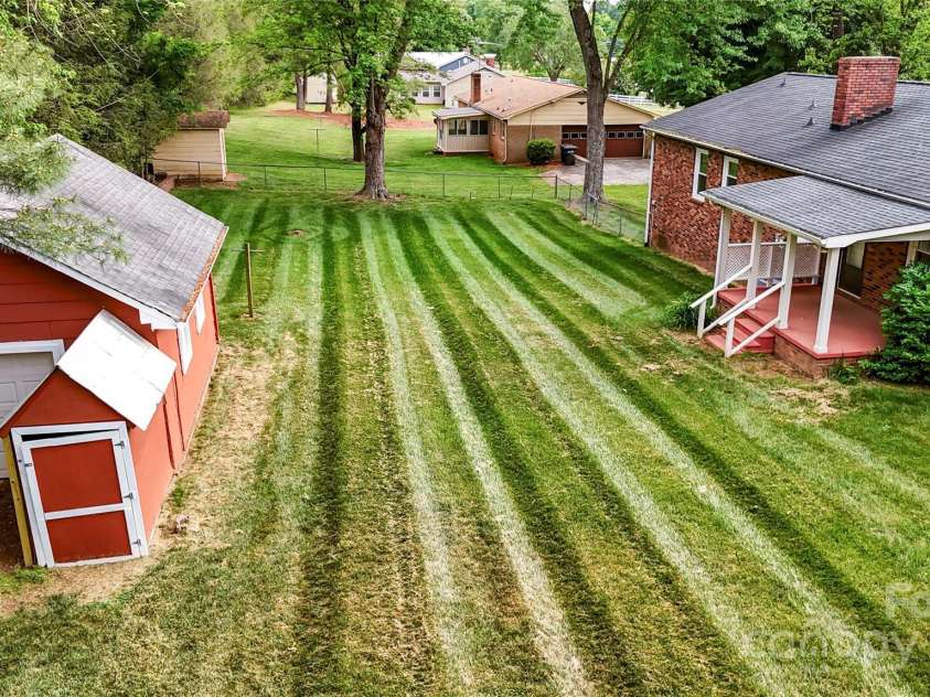 326 Greenbriar Road, Statesville, NC 28625.  MLS# CAR4252632, YatesRealty ID 10201. 