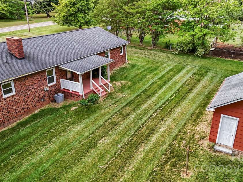 326 Greenbriar Road, Statesville, NC 28625.  MLS# CAR4252632, YatesRealty ID 10201. 