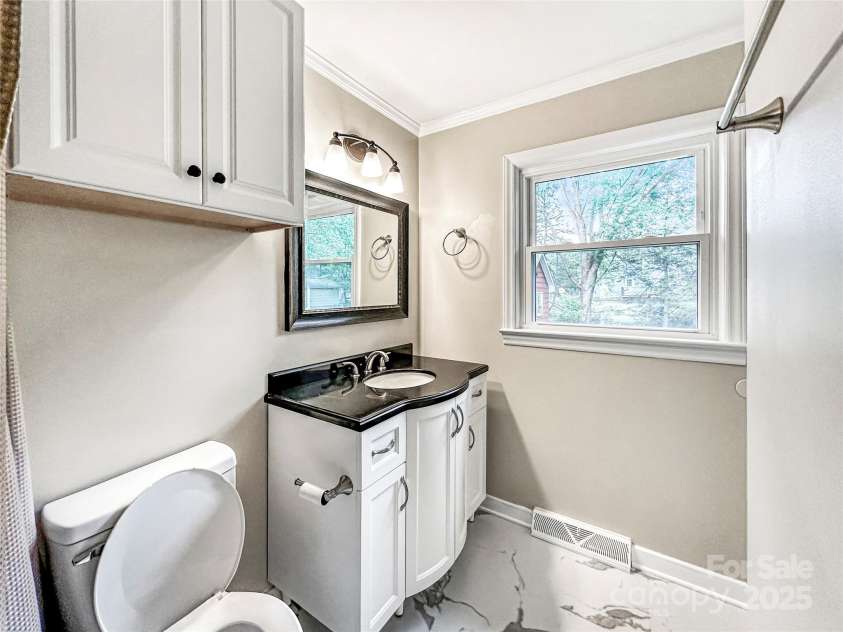 326 Greenbriar Road, Statesville, NC 28625.  MLS# CAR4252632, YatesRealty ID 10201. 