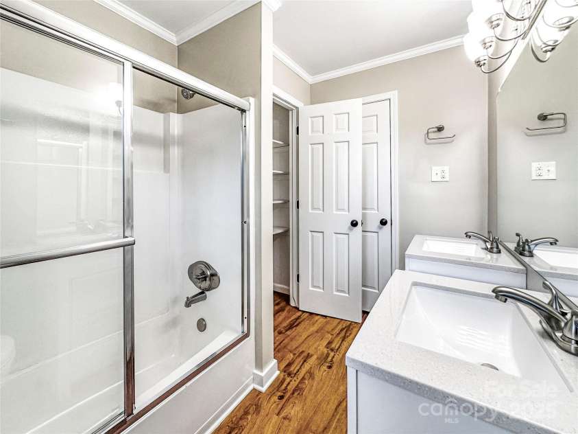 326 Greenbriar Road, Statesville, NC 28625.  MLS# CAR4252632, YatesRealty ID 10201. 