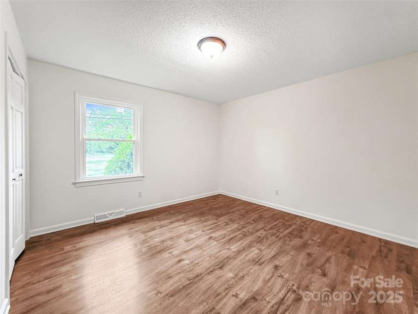 326 Greenbriar Road, Statesville, NC 28625.  MLS# CAR4252632, YatesRealty ID 10201. 