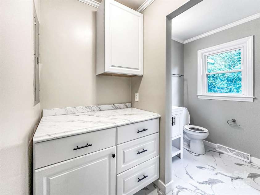 326 Greenbriar Road, Statesville, NC 28625.  MLS# CAR4252632, YatesRealty ID 10201. 