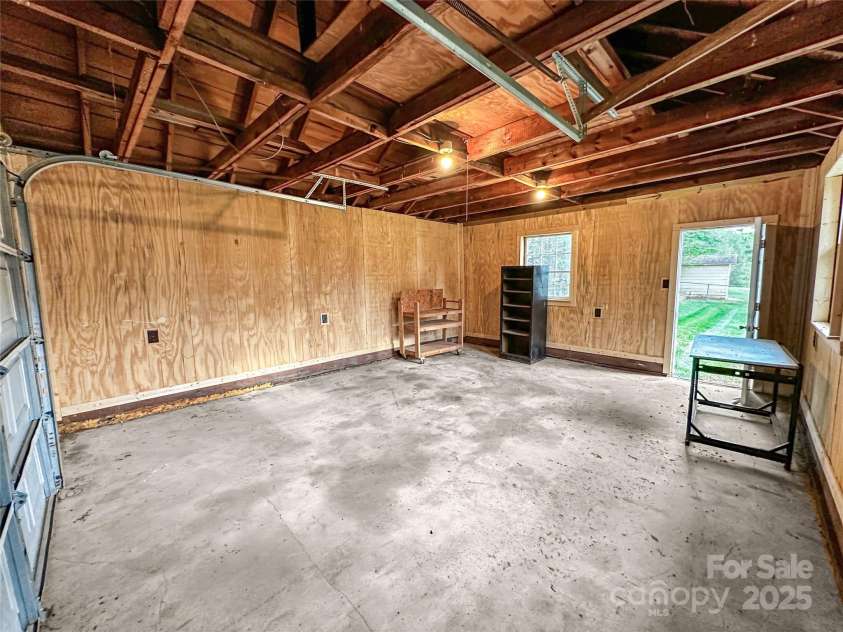 326 Greenbriar Road, Statesville, NC 28625.  MLS# CAR4252632, YatesRealty ID 10201. 