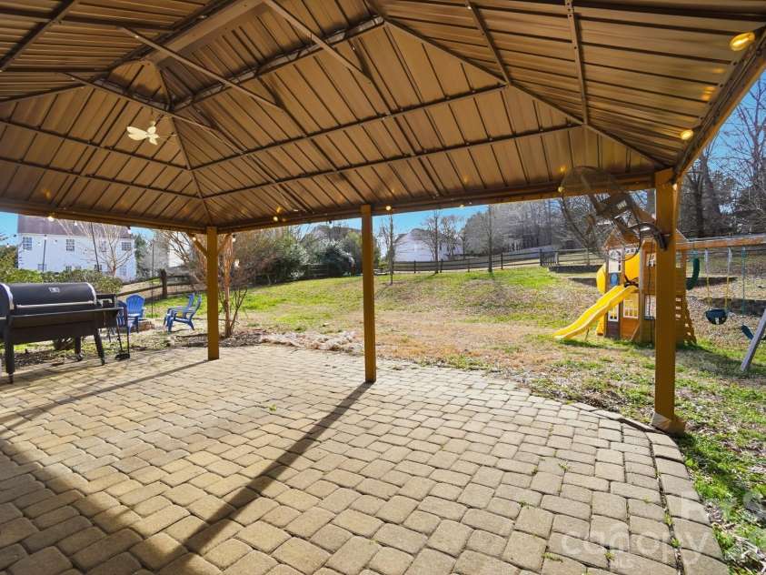 8854 Laurel Run Drive, Charlotte, NC 28269.  MLS# CAR4336283, YatesRealty ID 10206. 