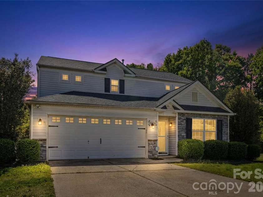 8854 Laurel Run Drive, Charlotte, NC 28269.  MLS# CAR4336283, YatesRealty ID 10206. 