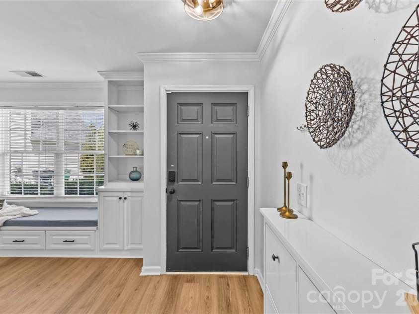 8854 Laurel Run Drive, Charlotte, NC 28269.  MLS# CAR4336283, YatesRealty ID 10206. 