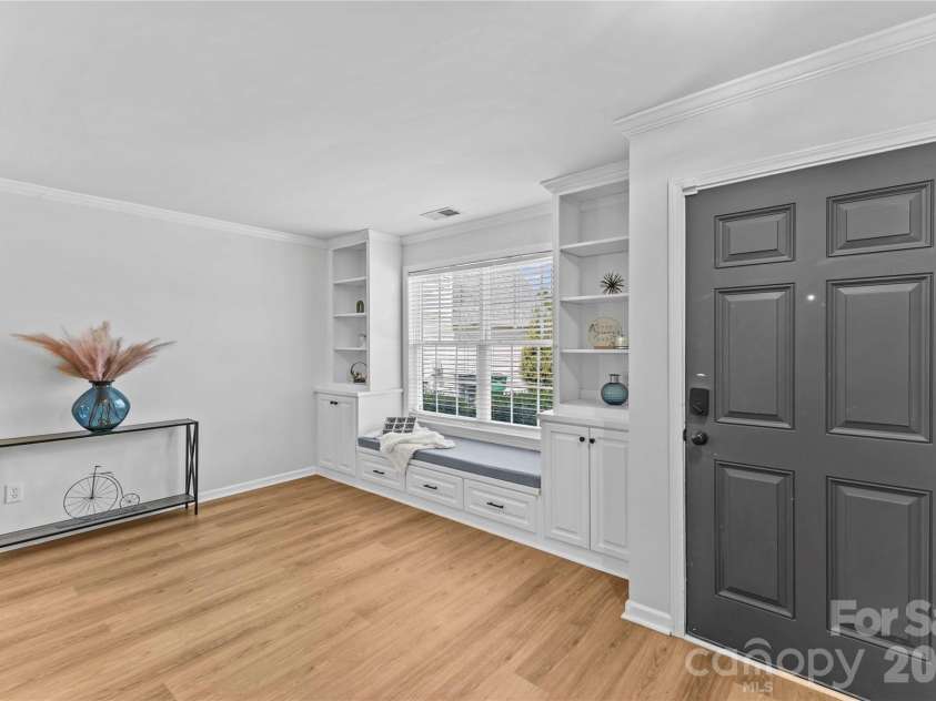 8854 Laurel Run Drive, Charlotte, NC 28269.  MLS# CAR4336283, YatesRealty ID 10206. 