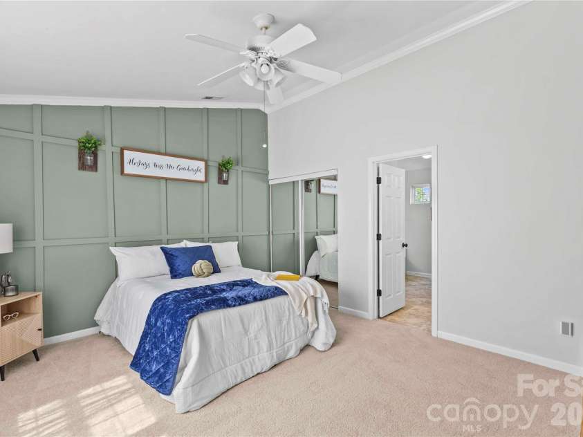 8854 Laurel Run Drive, Charlotte, NC 28269.  MLS# CAR4336283, YatesRealty ID 10206. 