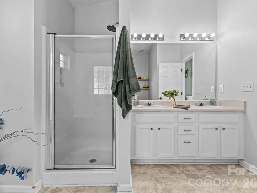 8854 Laurel Run Drive, Charlotte, NC 28269.  MLS# CAR4336283, YatesRealty ID 10206. 