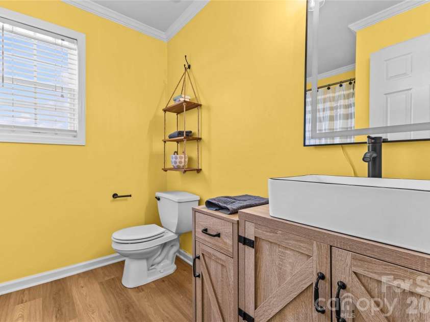 8854 Laurel Run Drive, Charlotte, NC 28269.  MLS# CAR4336283, YatesRealty ID 10206. 