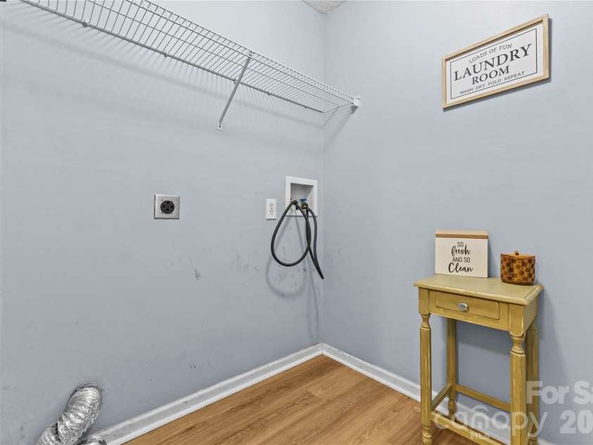 8854 Laurel Run Drive, Charlotte, NC 28269.  MLS# CAR4336283, YatesRealty ID 10206. 