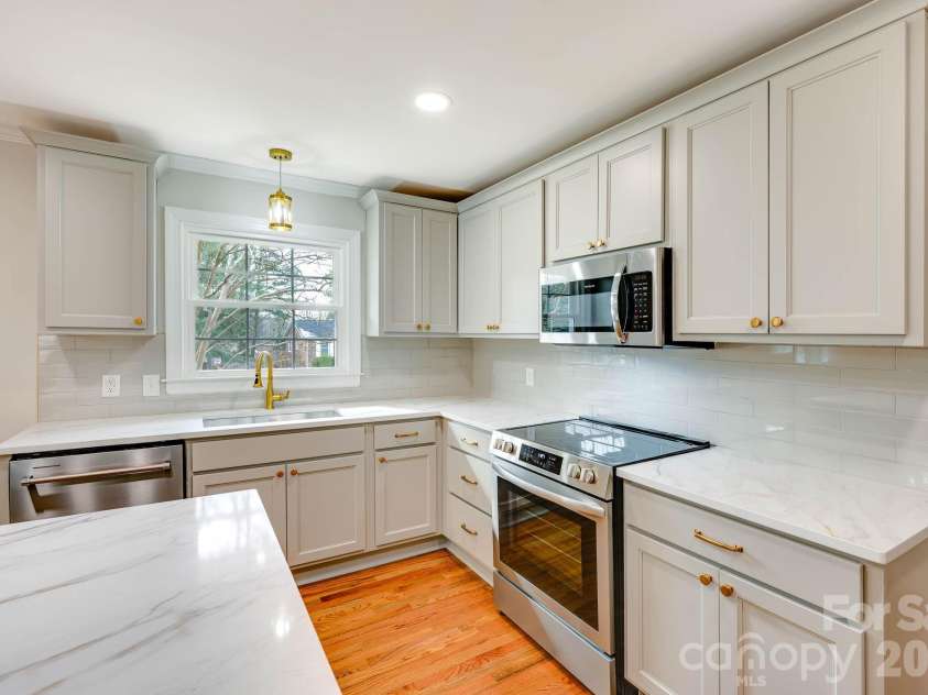 110 Scottsmoor Drive, Charlotte, NC 28214.  MLS# CAR4336960, YatesRealty ID 10208. 