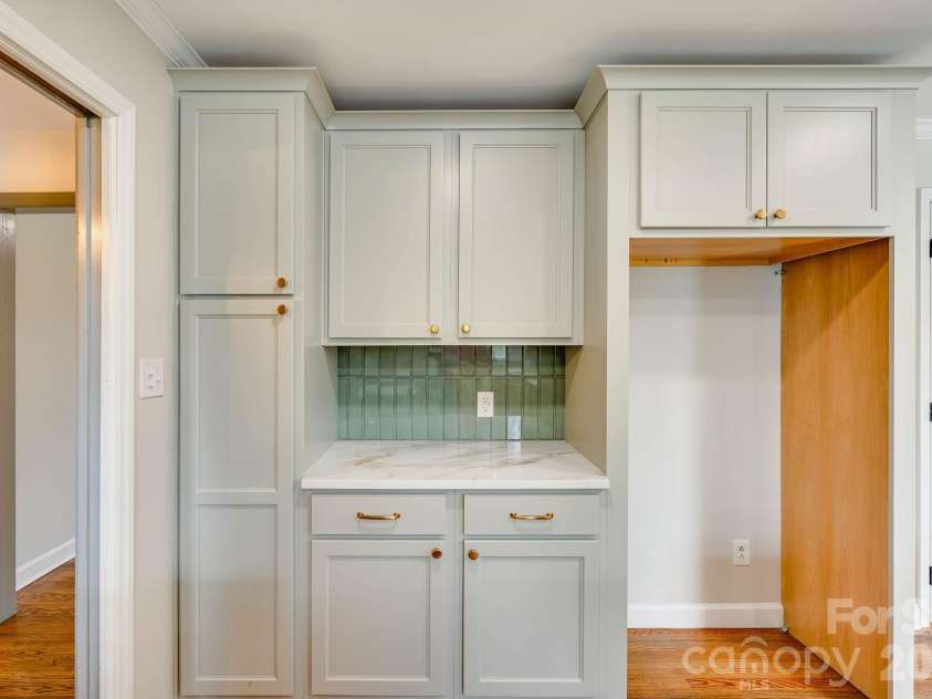 110 Scottsmoor Drive, Charlotte, NC 28214.  MLS# CAR4336960, YatesRealty ID 10208. 