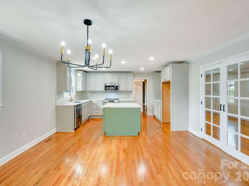 110 Scottsmoor Drive, Charlotte, NC 28214.  MLS# CAR4336960, YatesRealty ID 10208. 