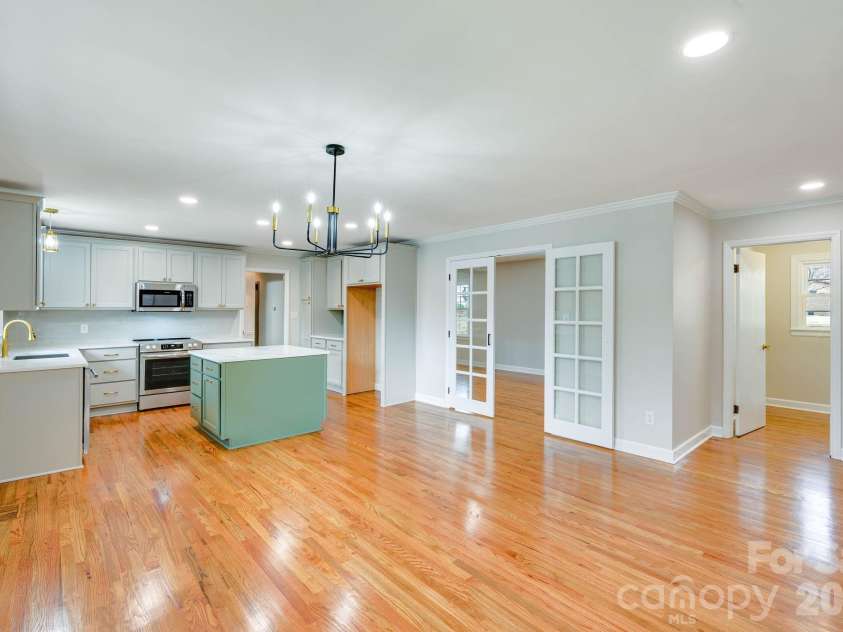 110 Scottsmoor Drive, Charlotte, NC 28214.  MLS# CAR4336960, YatesRealty ID 10208. 