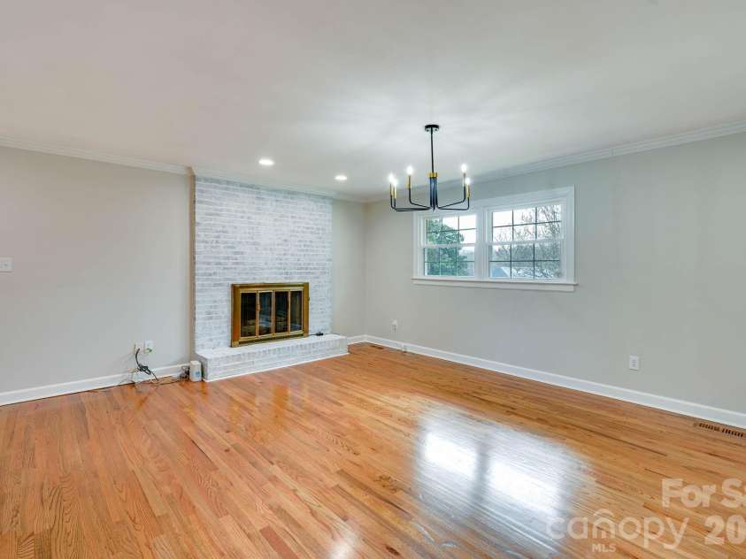 110 Scottsmoor Drive, Charlotte, NC 28214.  MLS# CAR4336960, YatesRealty ID 10208. 