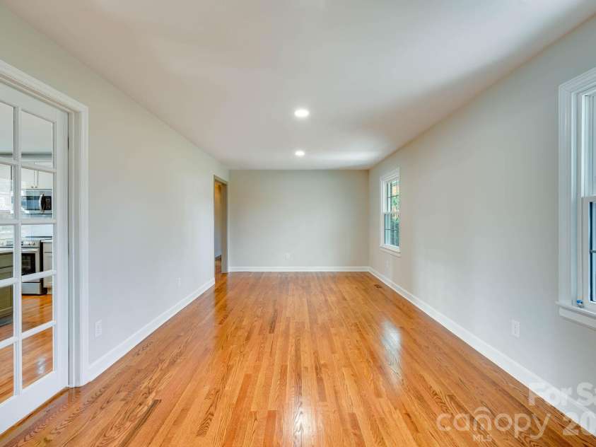 110 Scottsmoor Drive, Charlotte, NC 28214.  MLS# CAR4336960, YatesRealty ID 10208. 