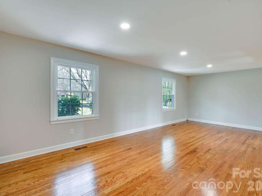 110 Scottsmoor Drive, Charlotte, NC 28214.  MLS# CAR4336960, YatesRealty ID 10208. 