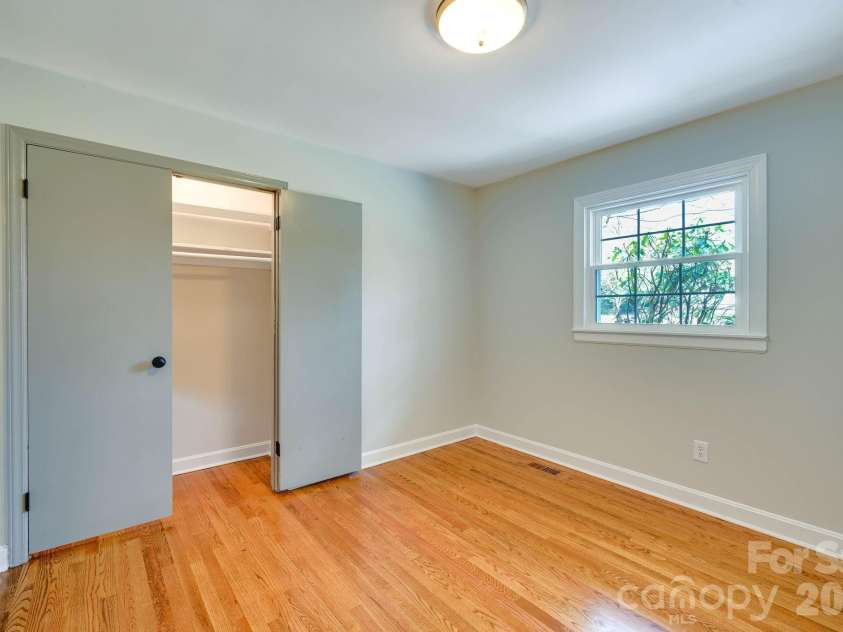 110 Scottsmoor Drive, Charlotte, NC 28214.  MLS# CAR4336960, YatesRealty ID 10208. 