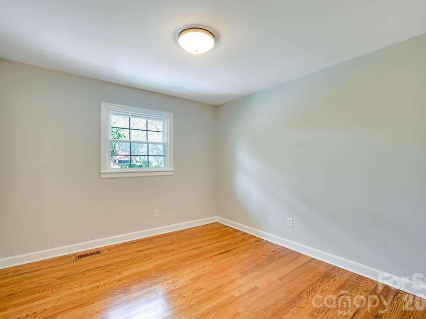 110 Scottsmoor Drive, Charlotte, NC 28214.  MLS# CAR4336960, YatesRealty ID 10208. 