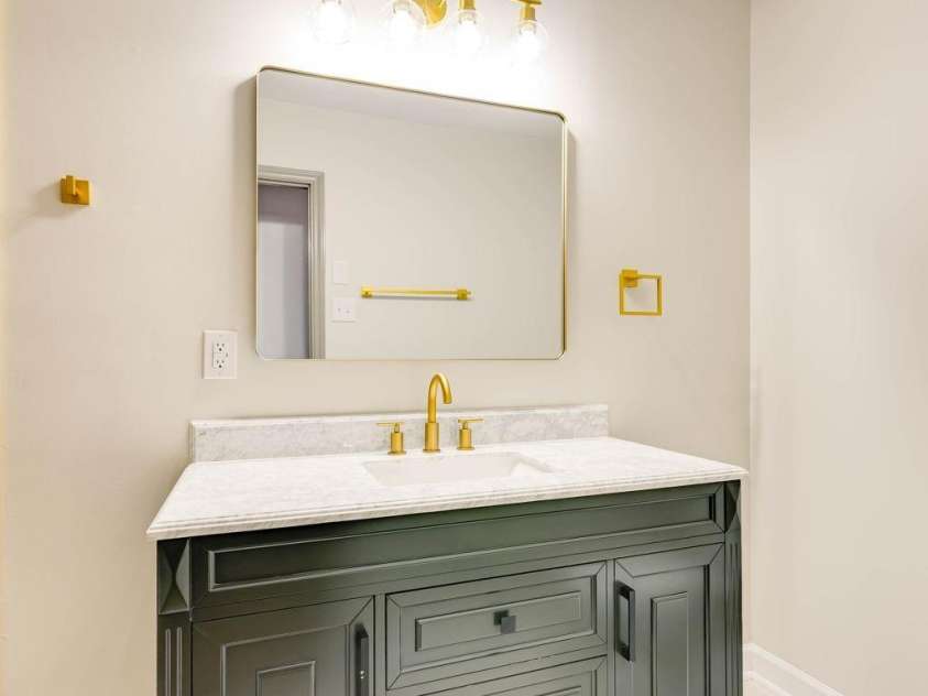 110 Scottsmoor Drive, Charlotte, NC 28214.  MLS# CAR4336960, YatesRealty ID 10208. 