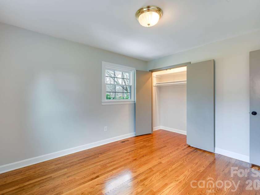 110 Scottsmoor Drive, Charlotte, NC 28214.  MLS# CAR4336960, YatesRealty ID 10208. 