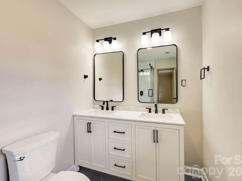110 Scottsmoor Drive, Charlotte, NC 28214.  MLS# CAR4336960, YatesRealty ID 10208. 