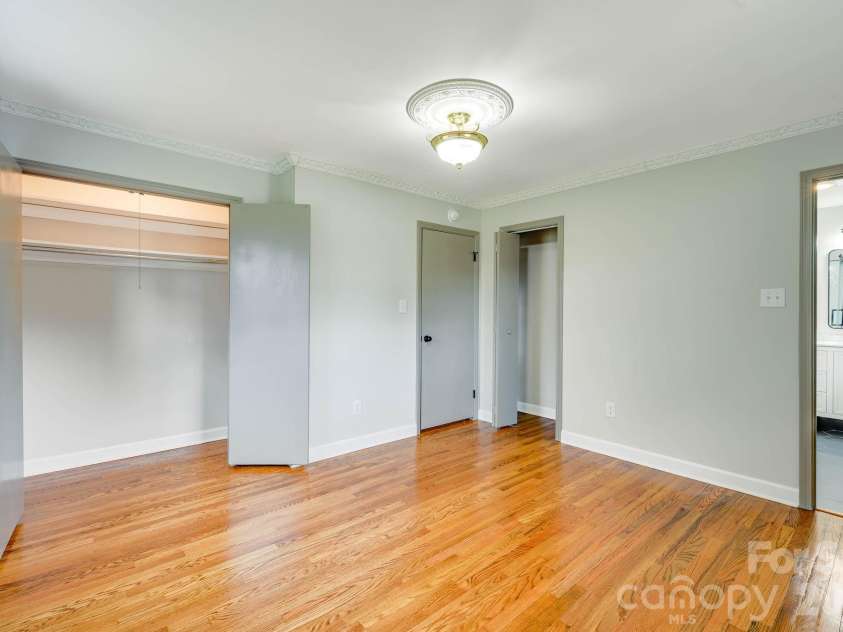 110 Scottsmoor Drive, Charlotte, NC 28214.  MLS# CAR4336960, YatesRealty ID 10208. 