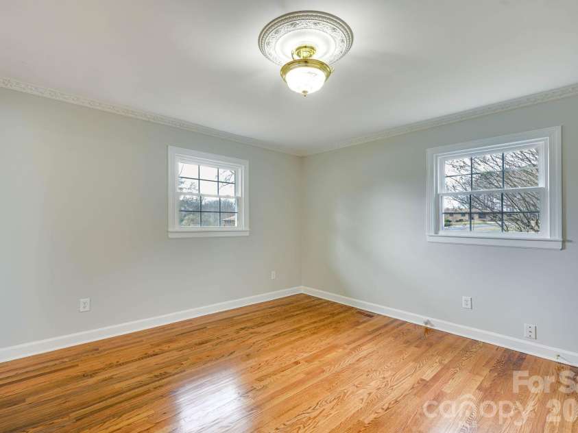 110 Scottsmoor Drive, Charlotte, NC 28214.  MLS# CAR4336960, YatesRealty ID 10208. 