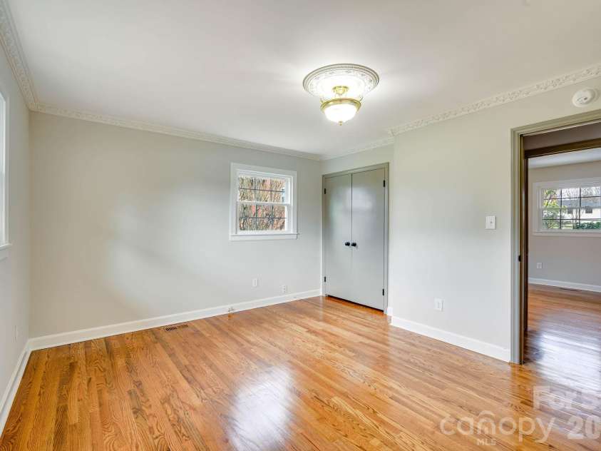 110 Scottsmoor Drive, Charlotte, NC 28214.  MLS# CAR4336960, YatesRealty ID 10208. 