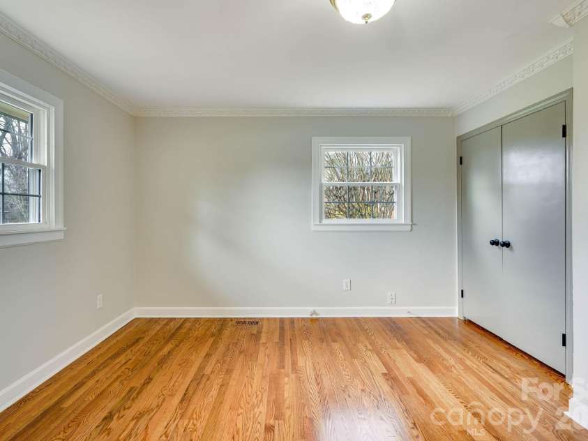 110 Scottsmoor Drive, Charlotte, NC 28214.  MLS# CAR4336960, YatesRealty ID 10208. 