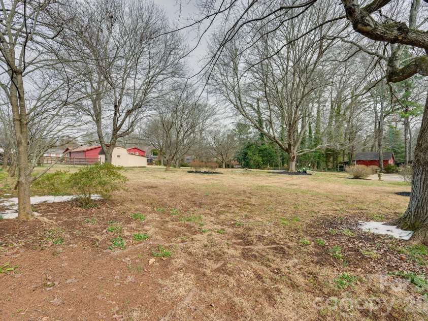 110 Scottsmoor Drive, Charlotte, NC 28214.  MLS# CAR4336960, YatesRealty ID 10208. 