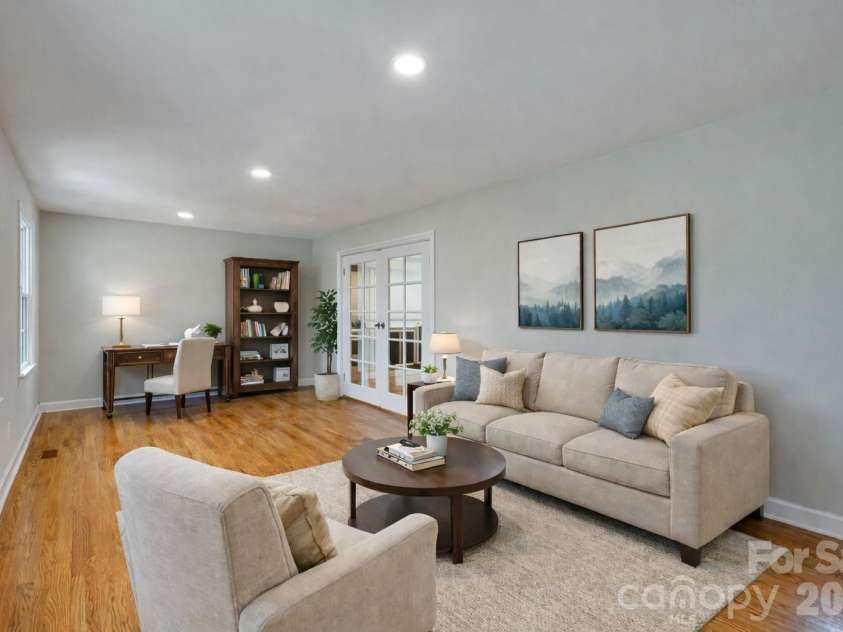 110 Scottsmoor Drive, Charlotte, NC 28214.  MLS# CAR4336960, YatesRealty ID 10208. 