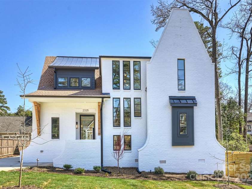 2325 Winthrop Avenue, Charlotte, NC 28203.  MLS# CAR4232074, YatesRealty ID 1021. 
