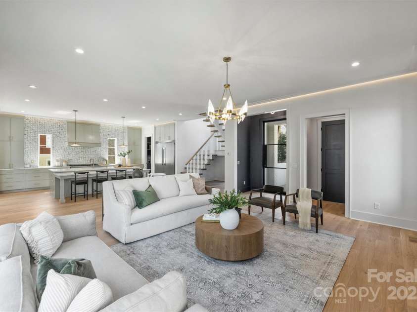 2325 Winthrop Avenue, Charlotte, NC 28203.  MLS# CAR4232074, YatesRealty ID 1021. 